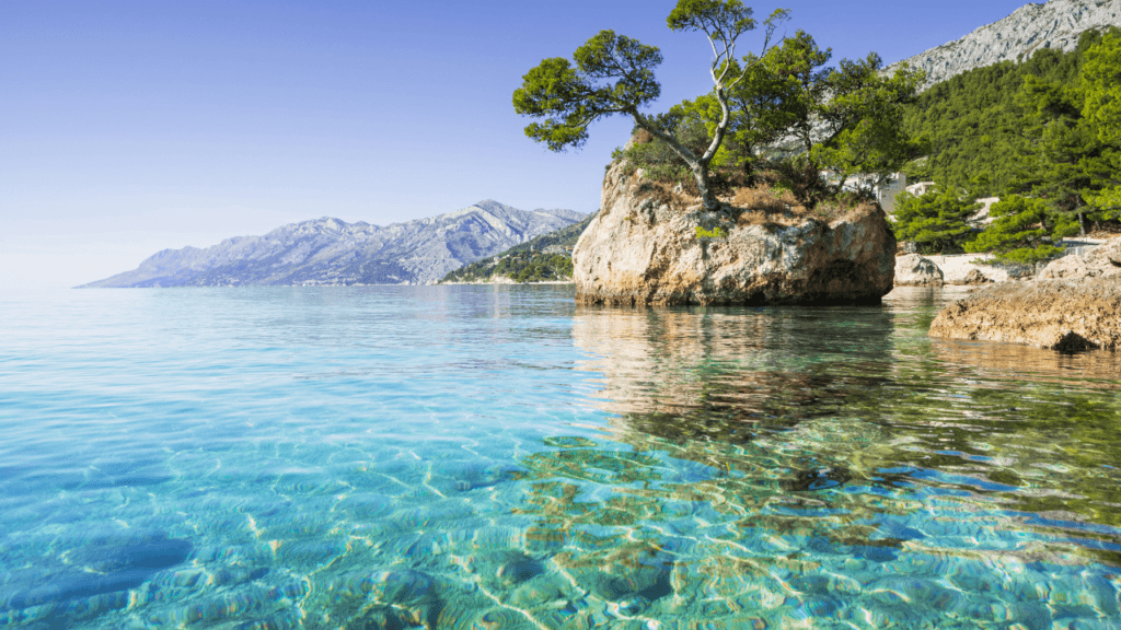 Beautiful-bay-in-the-Mediterranean-sea-Brela-Croatia